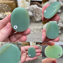 Carica l&#39;immagine nel visualizzatore di Gallery, Green Aventurine Smooth Palm Stones
