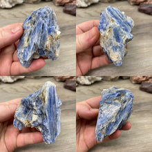 Bild in Galerie-Viewer laden, Blue Kyanite Cluster Parcel
