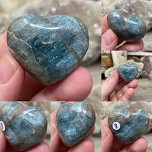 Bild in Galerie-Viewer laden, Blue Apatite Small Pocket Hearts

