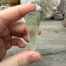 Bild in Galerie-Viewer laden, Prasiolite - Green Amethyst Rough #01
