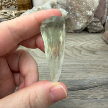 Bild in Galerie-Viewer laden, Prasiolite - Green Amethyst Rough #01
