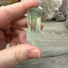 Bild in Galerie-Viewer laden, Prasiolite - Green Amethyst Rough #01
