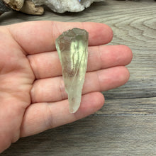 Bild in Galerie-Viewer laden, Prasiolite - Green Amethyst Rough #01
