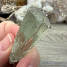 Bild in Galerie-Viewer laden, Prasiolite - Green Amethyst Rough #01
