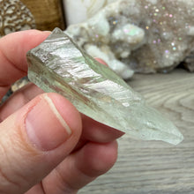 Bild in Galerie-Viewer laden, Prasiolite - Green Amethyst Rough #01
