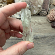 Bild in Galerie-Viewer laden, Prasiolite - Green Amethyst Rough #02
