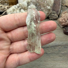 Bild in Galerie-Viewer laden, Prasiolite - Green Amethyst Rough #02
