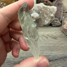 Bild in Galerie-Viewer laden, Prasiolite - Green Amethyst Rough #04
