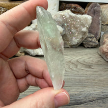 Bild in Galerie-Viewer laden, Prasiolite - Green Amethyst Rough #05
