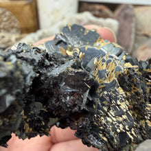 Bild in Galerie-Viewer laden, Hematite with Exposed Golden Rutile #01
