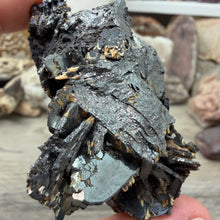Bild in Galerie-Viewer laden, Hematite with Exposed Golden Rutile #01
