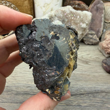 Bild in Galerie-Viewer laden, Hematite with Exposed Golden Rutile #04
