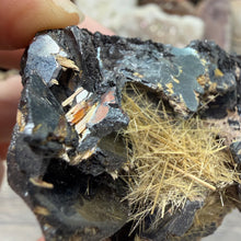 Bild in Galerie-Viewer laden, Hematite with Exposed Golden Rutile #04

