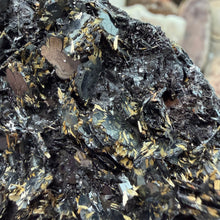 Bild in Galerie-Viewer laden, Hematite with Exposed Golden Rutile #04
