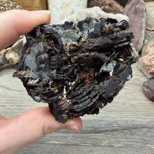 Bild in Galerie-Viewer laden, Hematite with Exposed Golden Rutile #05
