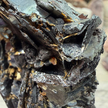Bild in Galerie-Viewer laden, Hematite with Exposed Golden Rutile #05
