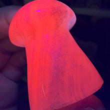 Bild in Galerie-Viewer laden, Pink Calcite / Mangano Calcite Mushroom #06
