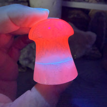 Bild in Galerie-Viewer laden, Pink Calcite / Mangano Calcite Mushroom #01
