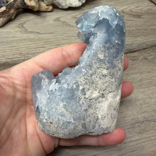 Carica l'immagine nel visualizzatore di Gallery, Celestite Semi-Polished Standing Freeform
