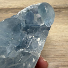 Carica l'immagine nel visualizzatore di Gallery, Celestite Semi-Polished Standing Freeform
