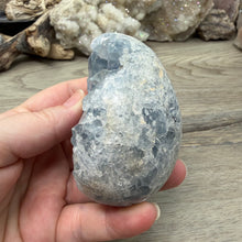 Carica l'immagine nel visualizzatore di Gallery, Celestite Semi-Polished Egg #07
