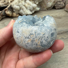 Carica l'immagine nel visualizzatore di Gallery, Celestite Semi-Polished Egg #07
