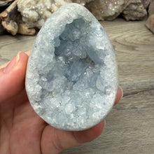 Carica l'immagine nel visualizzatore di Gallery, Celestite Semi-Polished Egg #06
