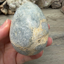 Carica l'immagine nel visualizzatore di Gallery, Celestite Semi-Polished Egg #06
