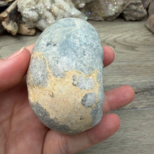 Carica l'immagine nel visualizzatore di Gallery, Celestite Semi-Polished Egg #06
