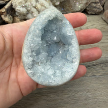 Carica l'immagine nel visualizzatore di Gallery, Celestite Semi-Polished Egg #06
