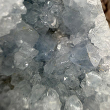 Carica l'immagine nel visualizzatore di Gallery, Celestite Semi-Polished Egg #06
