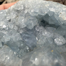 Carica l'immagine nel visualizzatore di Gallery, Celestite Semi-Polished Egg #06
