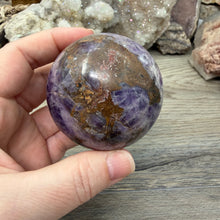 Cargar imagen en el visor de la galería, Chevron Amethyst 60mm Sphere
