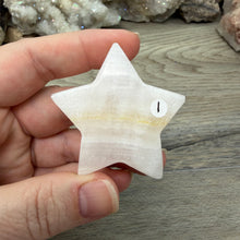 Bild in Galerie-Viewer laden, Pink Calcite / Mangano Calcite 2" Star #01
