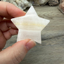 Bild in Galerie-Viewer laden, Pink Calcite / Mangano Calcite 2" Star #01
