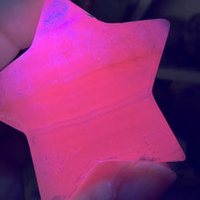 Bild in Galerie-Viewer laden, Pink Calcite / Mangano Calcite 2" Star #01
