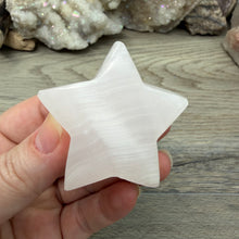 Bild in Galerie-Viewer laden, Pink Calcite / Mangano Calcite 2" Star #02
