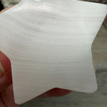 Bild in Galerie-Viewer laden, Pink Calcite / Mangano Calcite 2" Star #02

