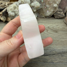 Carica l'immagine nel visualizzatore di Gallery, Pink Calcite / Mangano Calcite 3" Star #05
