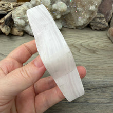 Carica l'immagine nel visualizzatore di Gallery, Pink Calcite / Mangano Calcite 3" Star #13
