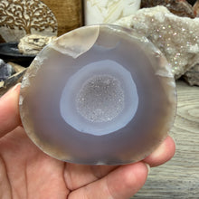 Carica l'immagine nel visualizzatore di Gallery, Agate Polished Geode #01
