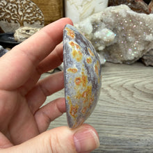 Carica l'immagine nel visualizzatore di Gallery, Agate Polished Geode #01

