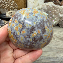 Carica l'immagine nel visualizzatore di Gallery, Agate Polished Geode #01
