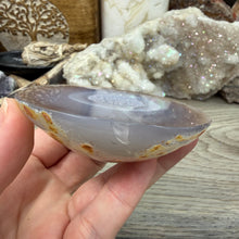 Carica l'immagine nel visualizzatore di Gallery, Agate Polished Geode #01
