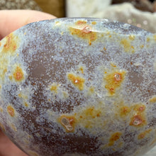 Carica l'immagine nel visualizzatore di Gallery, Agate Polished Geode #01
