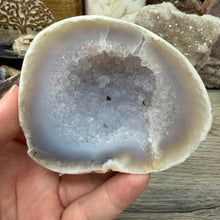 Load image into Gallery viewer, Agate Polished Geode #02
