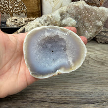 Load image into Gallery viewer, Agate Polished Geode #02
