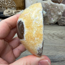 Load image into Gallery viewer, Agate Polished Geode #03
