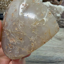 Load image into Gallery viewer, Agate Polished Geode #04
