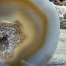 Bild in Galerie-Viewer laden, Agate Polished Geode #06
